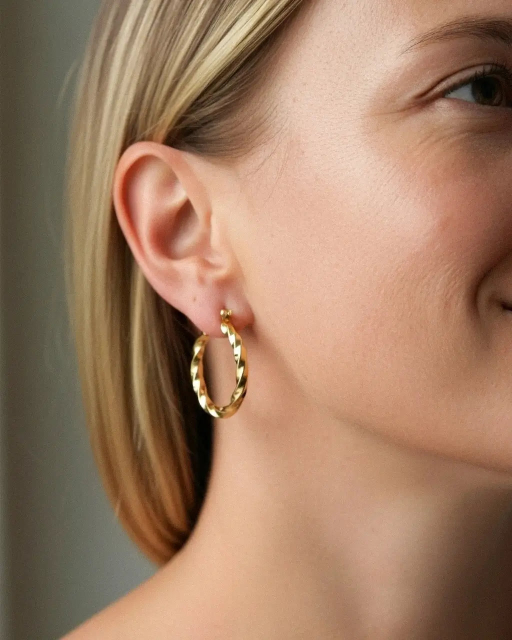 Thalia Twist Hoops