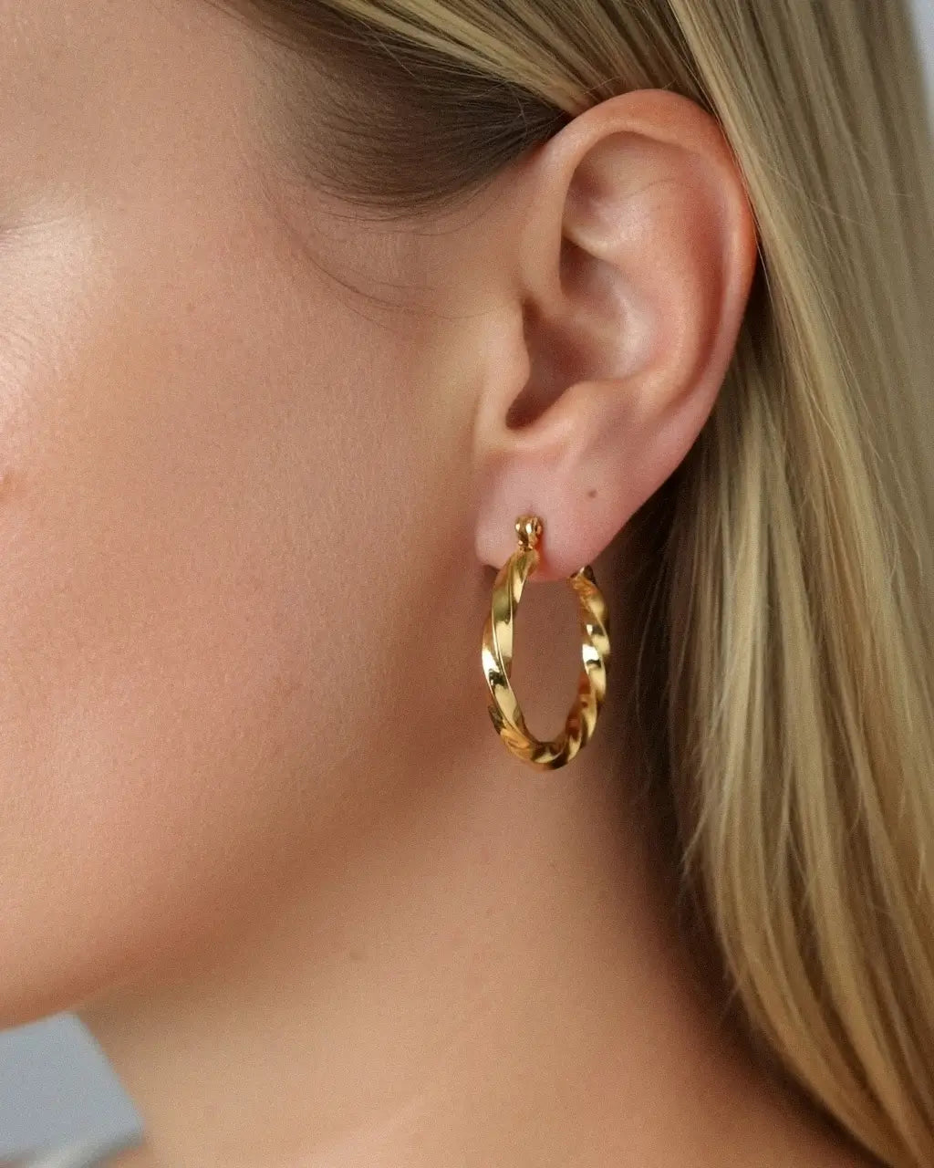 Thalia Twist Hoops