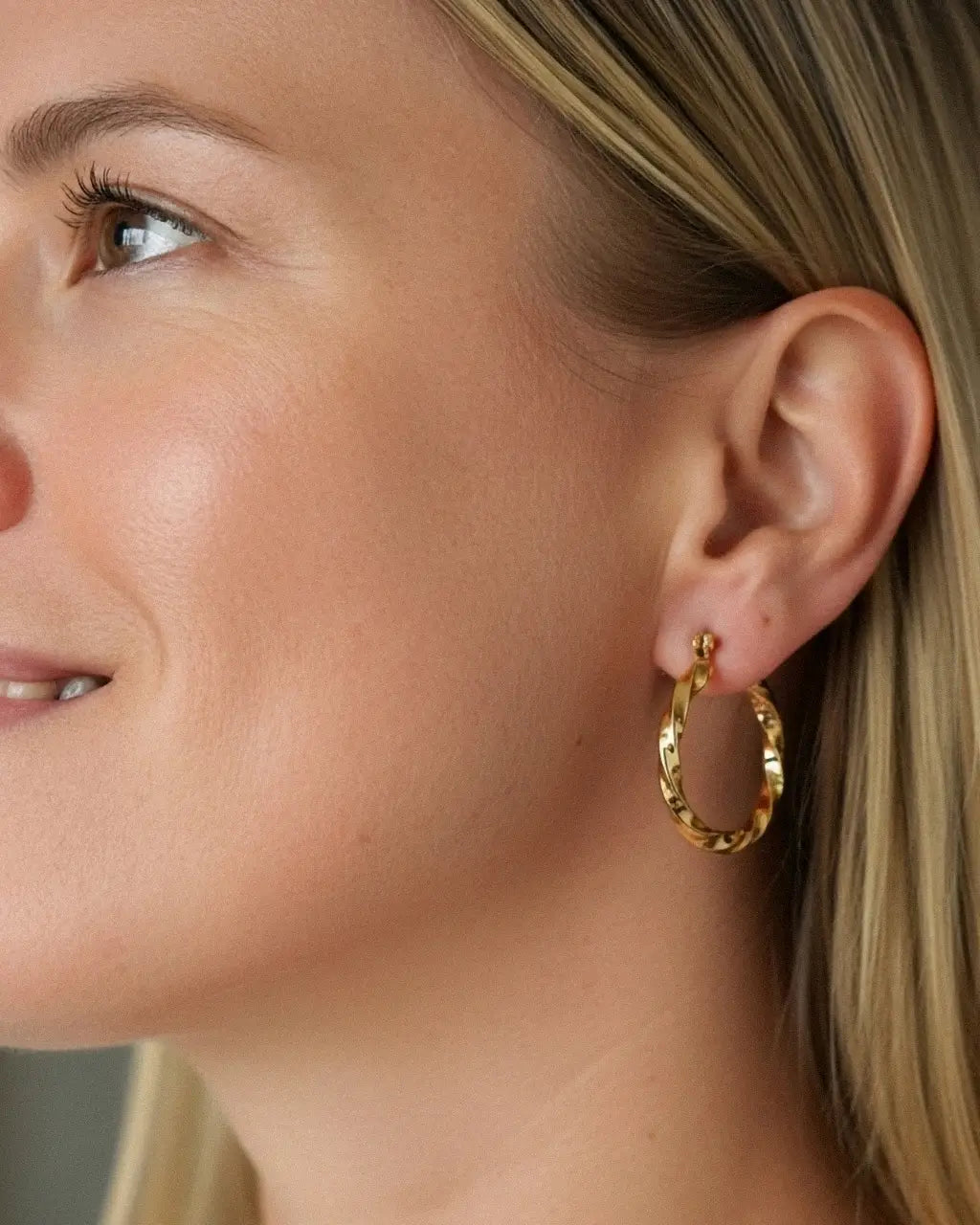 Thalia Twist Hoops