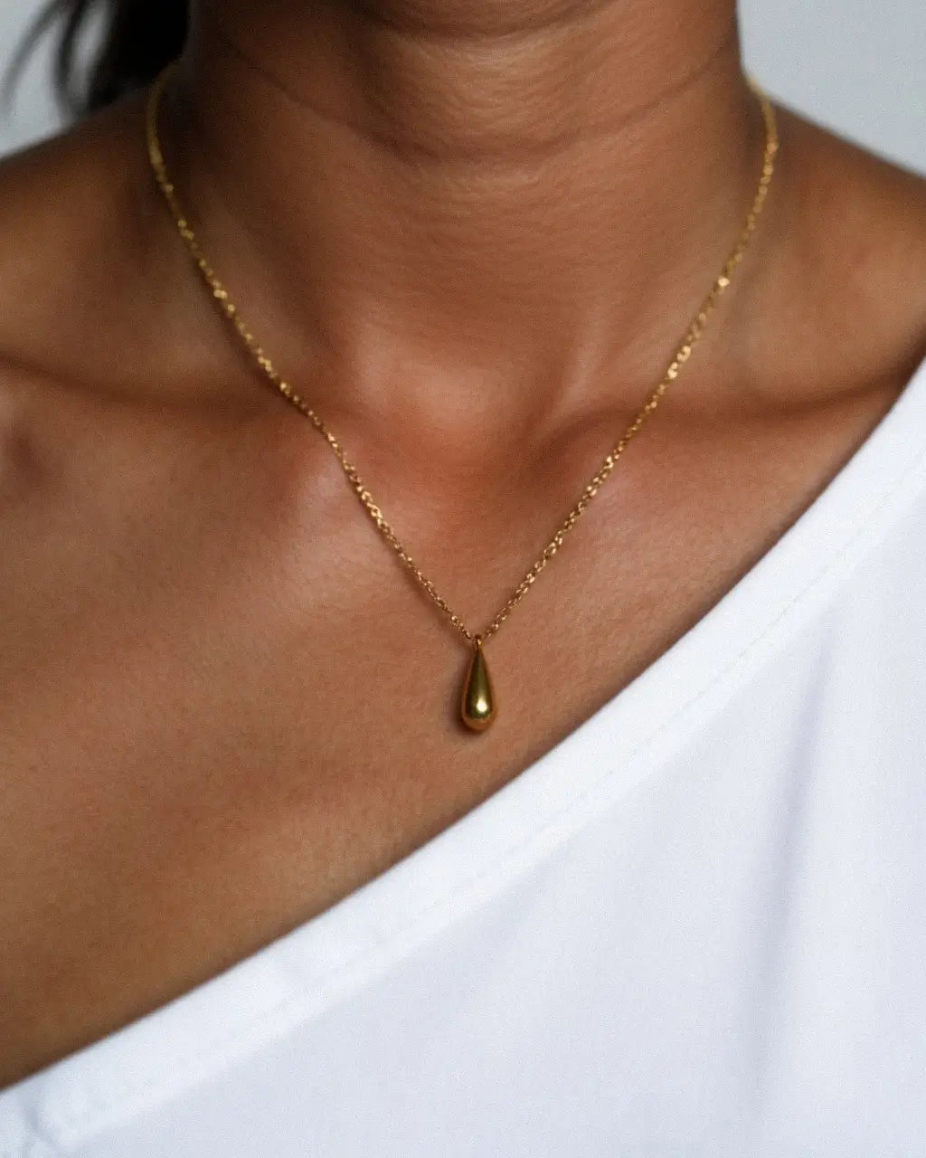 Elysia Teardrop Necklace