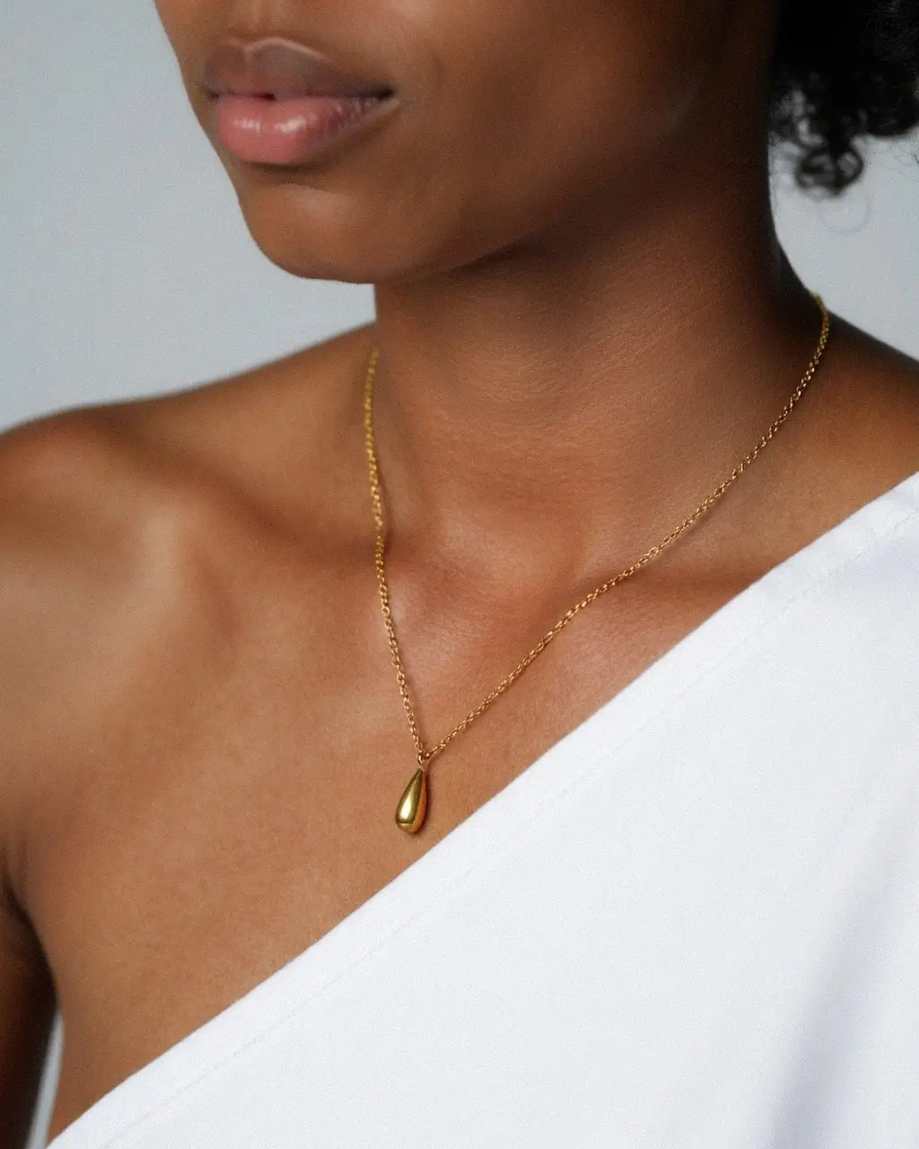 Elysia Teardrop Necklace