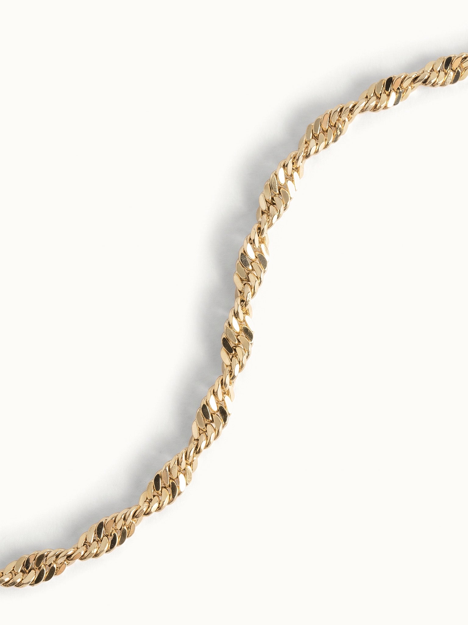 Anchor Twist Chain Bracelet – close-up of the twisted chain, gold, on ivory background