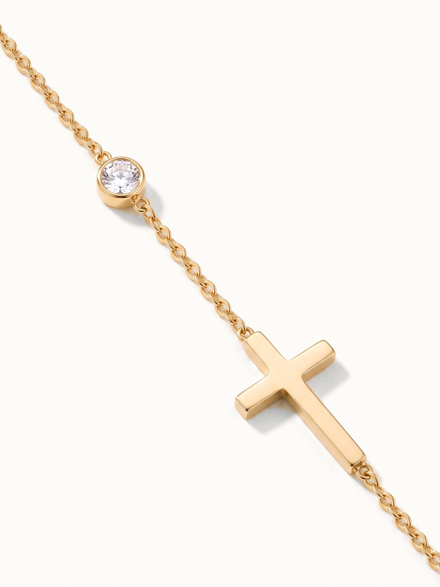 Beside Me Cross Bracelet in gold, close-up of the chain, stone and cross
