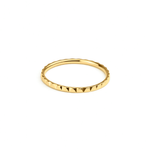 Fire Band – faceted band, angled view, gold, on white background