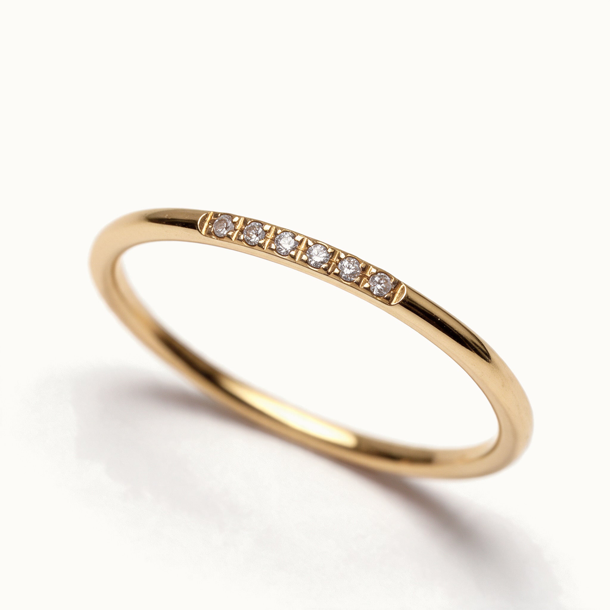 Halo Band 6-stone – close-up detail 2, gold, on ivory background